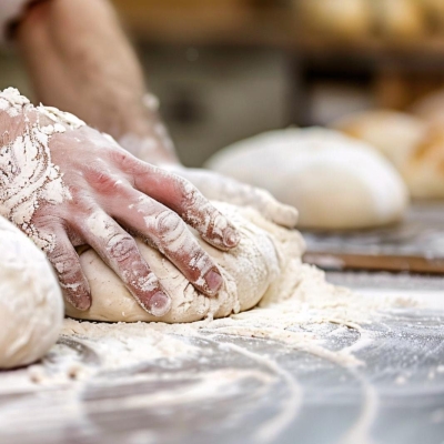 arbeitstisch baeckerei; © HISTOCK_AdobeStock